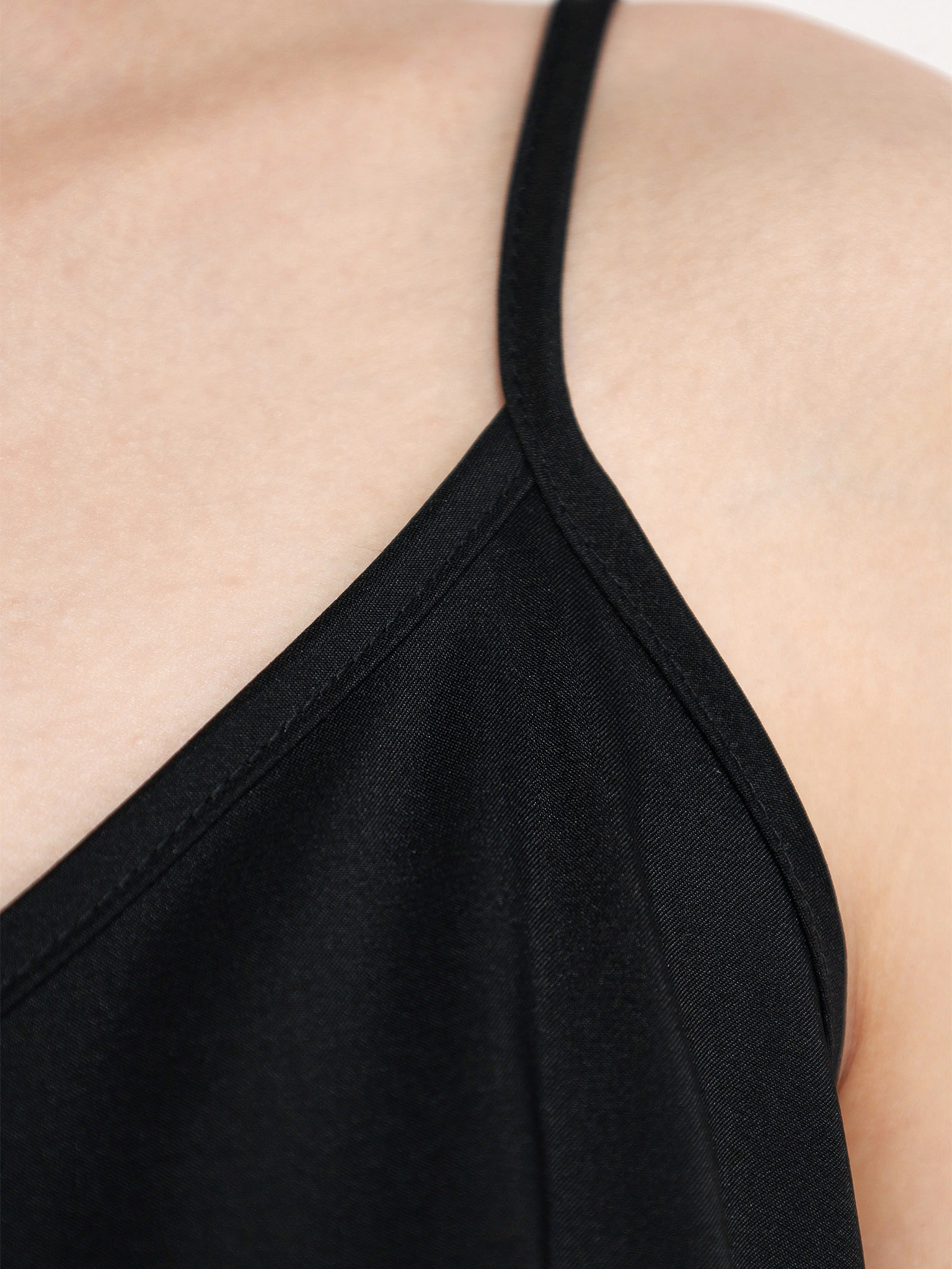 Топ черного цвета свободного кроя